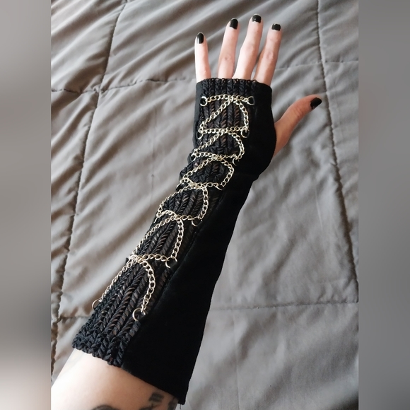 Claire's Accessories - Y2K Goth Emo black w/ silver chains fingerless gloves arm warmers